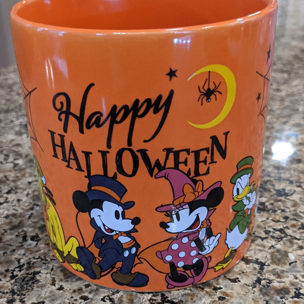 Disney Mickey Minnie Goofy Donald Daisy Pluto Happy Halloween Coffee Mug 20 oz.